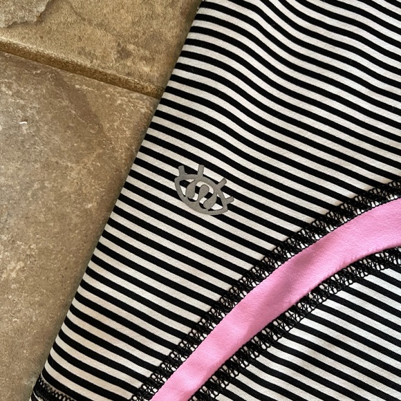 Lululemon Inspire Crop II
2014 Seawheeze - Zoomer Zip Angel Wing White / Black - Picture 4 of 5